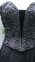 vintage-abendkleider-traumhafte-komposition-in-schwarz-und-bustier-detail-800w