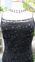 vintage-schwarzes-abendkleid-mit-pailletten-detail-800w
